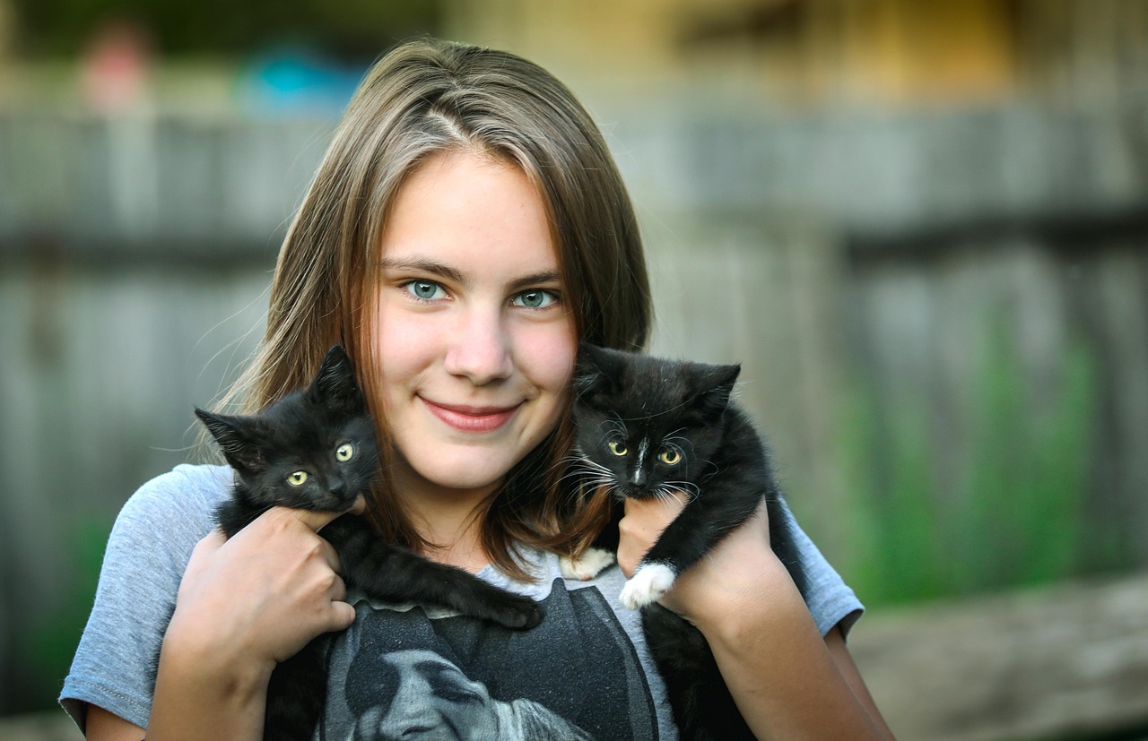 services-01 young woman, kittens, happiness, animal, smile, delight, care, portrait, hug, love, cat, cute, pet, darling, beautiful, pets